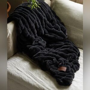 SALE💯💯COMFRT VIRAL BRAND WEIGHTED BLANKET! $149 RETAIL AND NOW SOLD OUT!